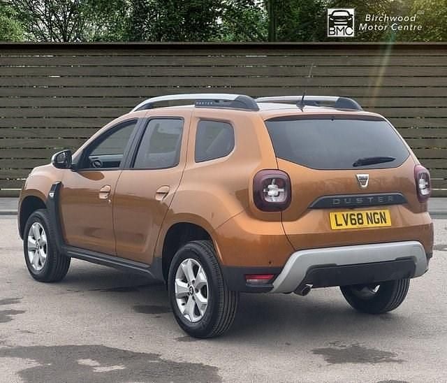 Used Dacia Duster Comfort 115 HP (84 kW) 2018 Orange SUV
