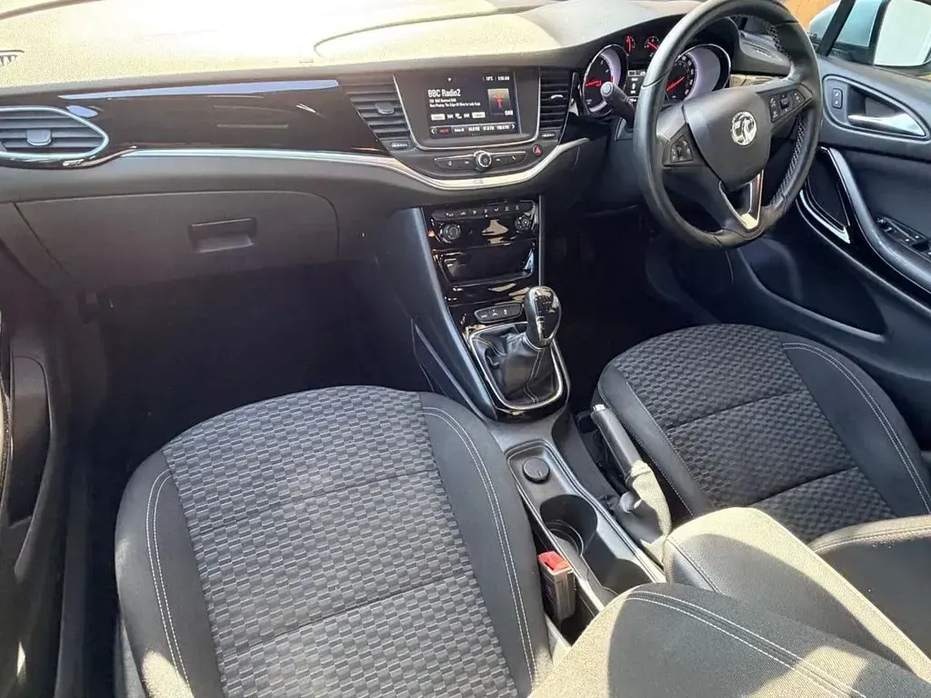 Used Vauxhall Astra SRi 150 HP (110 kW) 2016 Silver Hatchback