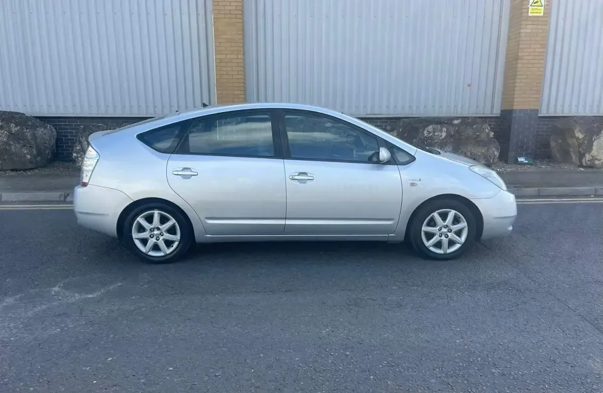 Usado Toyota Prius 76 HP (55 kW) 2008 Prateado Citadino