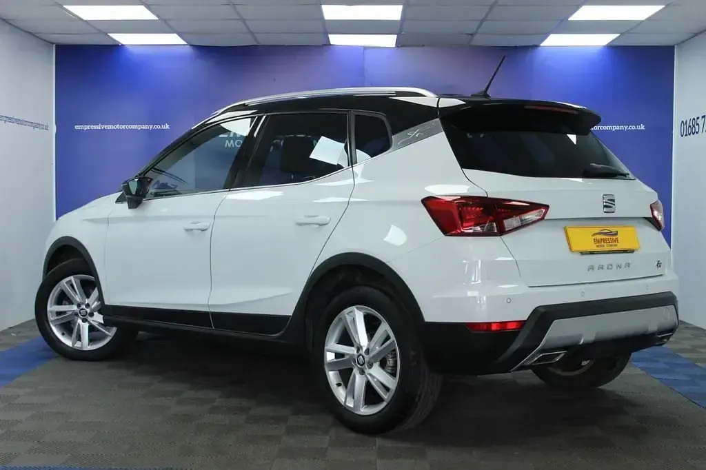 Usado Seat Arona FR 115 CV (84 kW) 2020 Blanco SUV
