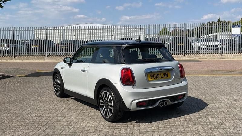 Used Mini Cooper S Exclusive 192 HP (141 kW) 2019 Silver Hatchback