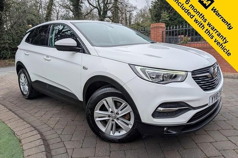 Used Vauxhall Grandland X S 130 HP (95 kW) 2018 White jade SUV