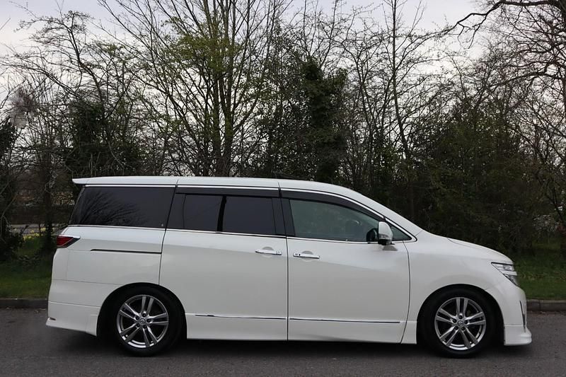 Used Nissan Elgrand 2010 White MPV
