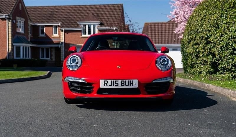 Used Porsche 911 350 HP (257 kW) 2015 Red Coupe