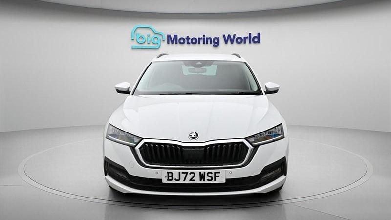 Used Skoda Octavia SE Technology 110 HP (80 kW) 2022 White Estate
