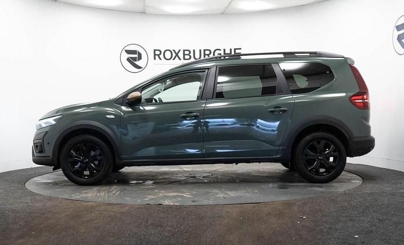 Used Dacia Jogger Extreme 110 HP (80 kW) 2024 Green MPV