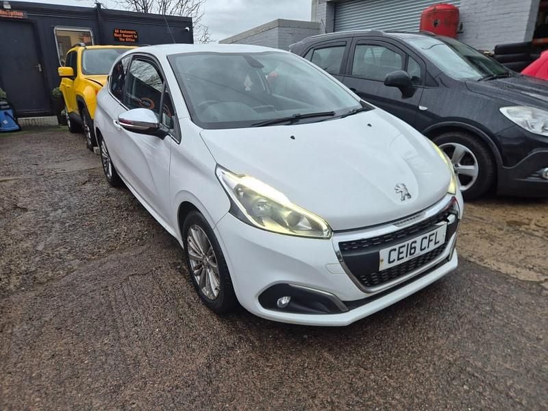 White Used 2016 Peugeot 208 Allure Hatchback | £3,295 (Good price) - Image 1/4