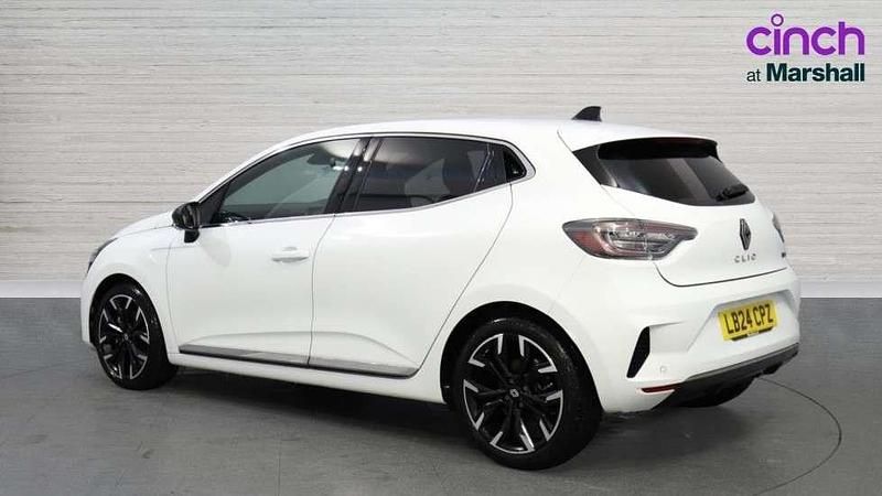 Used Renault Clio V Techno 143 HP (105 kW) 2024 White Hatchback