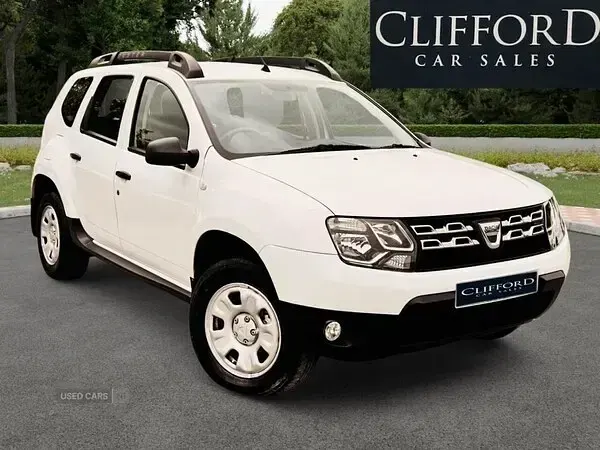Used Dacia Duster Ambiance 110 HP (80 kW) 2016 White SUV