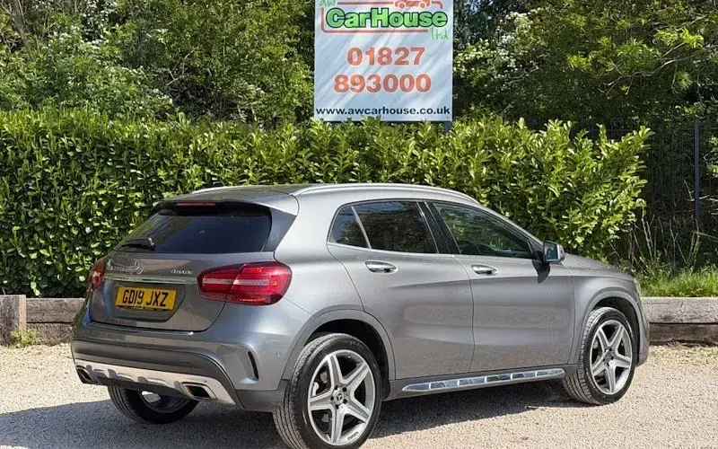 Usado Mercedes GLA200 AMG line 136 HP (100 kW) 2019 Cinzento SUV