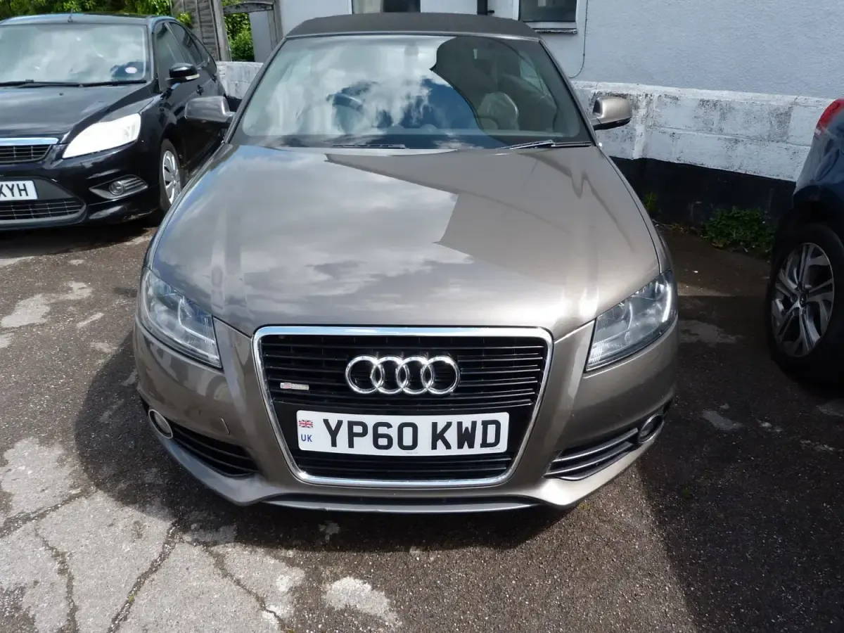 Usado Audi A3 Cabriolet S-Line 105 HP (77 kW) 2010 Cinzento Cabrios