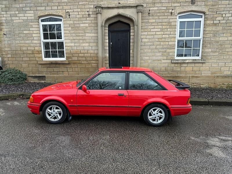 Used Ford Escort 105 HP (77 kW) 1989 Red Hatchback