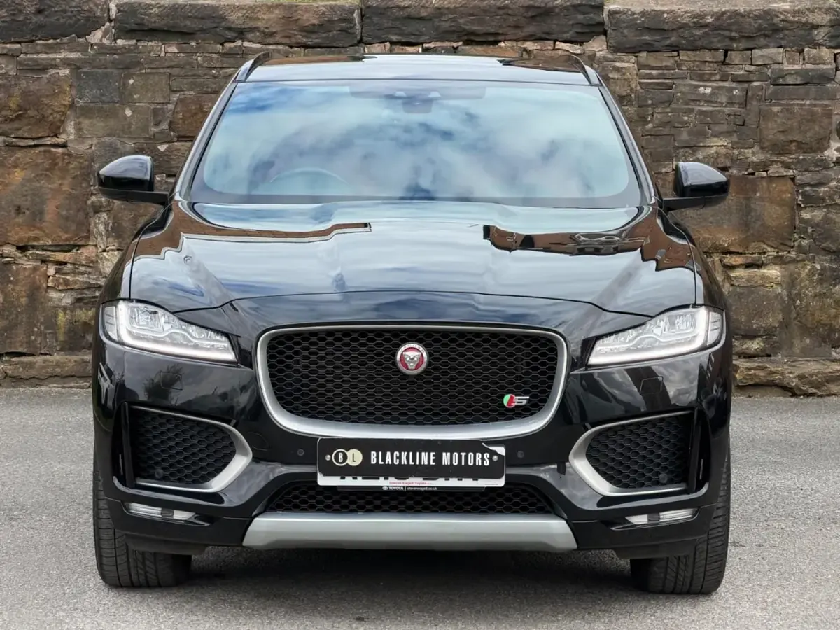 Usado Jaguar F-Pace Supercharged 381 HP (280 kW) 2018 Preto SUV
