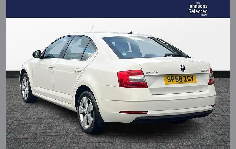 Used Skoda Octavia SE Technology 113 HP (83 kW) 2018 White Hatchback