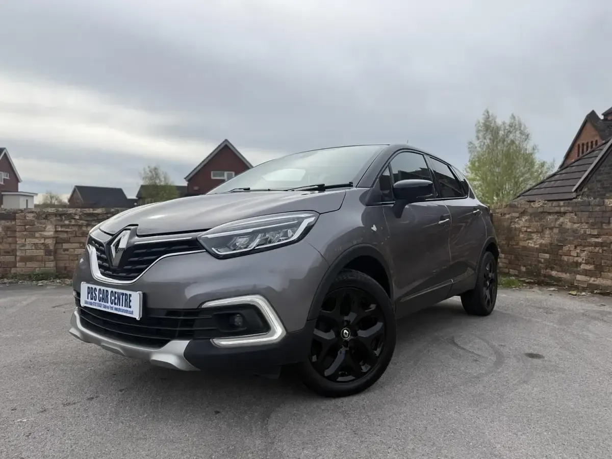 Used Renault Captur Dynamique 2017 Grey/black SUV