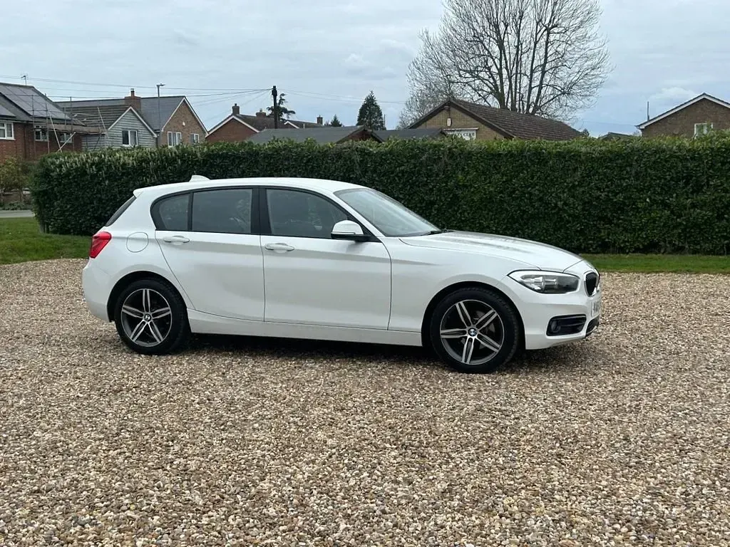 Używany BMW 118 Sport Line 2016 Biały Hatchback