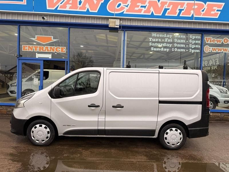 Used Renault Trafic Business 120 HP (88 kW) 2015 Silver MPV