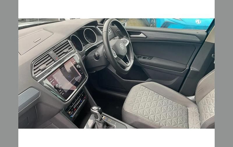 Gebraucht VW Tiguan Life 150 PS (110 kW) 2023 Blau SUV