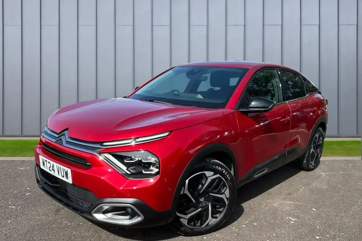 Usado Citroën C4 PureTech 127 HP (93 kW) 2024 Vermelho SUV