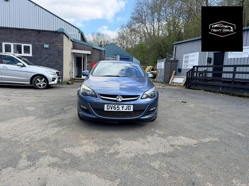 Used Vauxhall Astra Design Edition 2015 Blue Hatchback