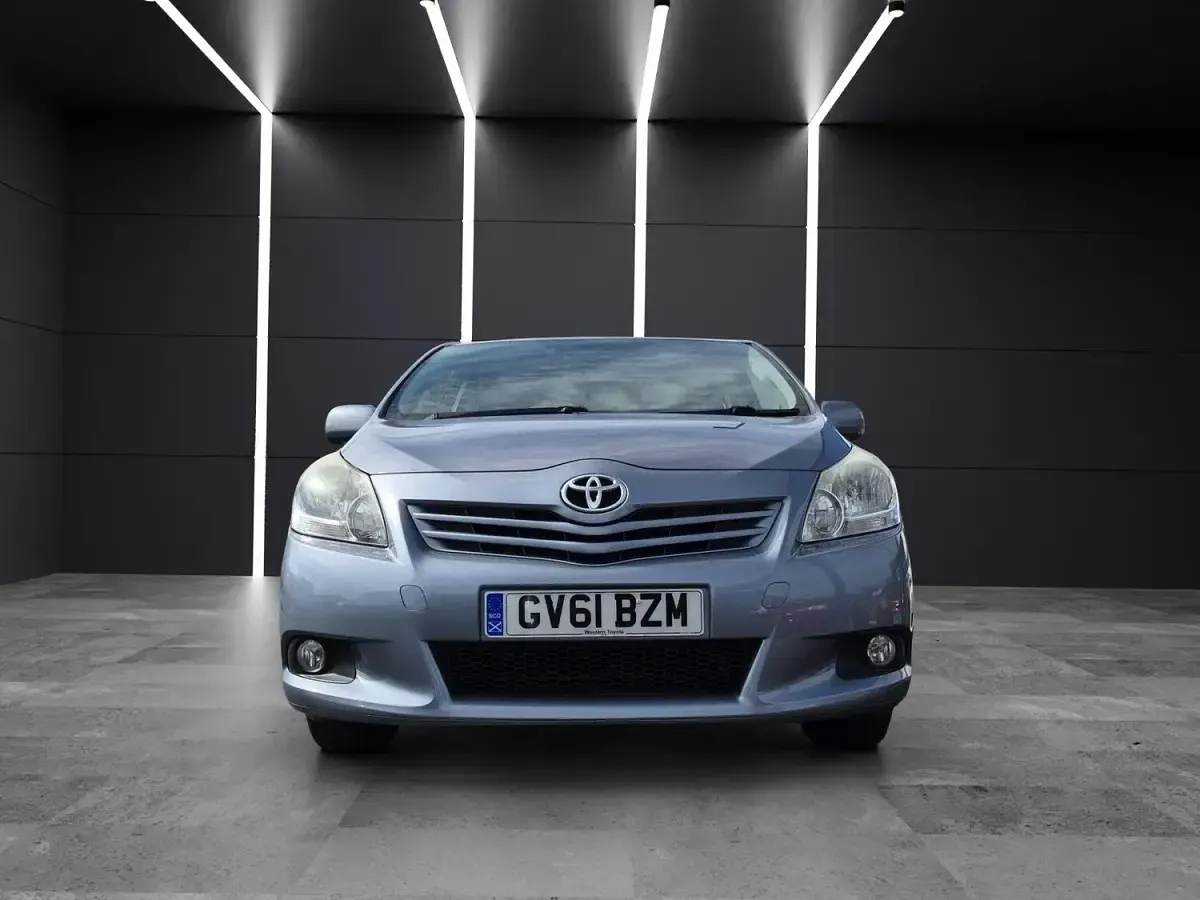 Used Toyota Verso 132 HP (97 kW) 2011 Blue MPV
