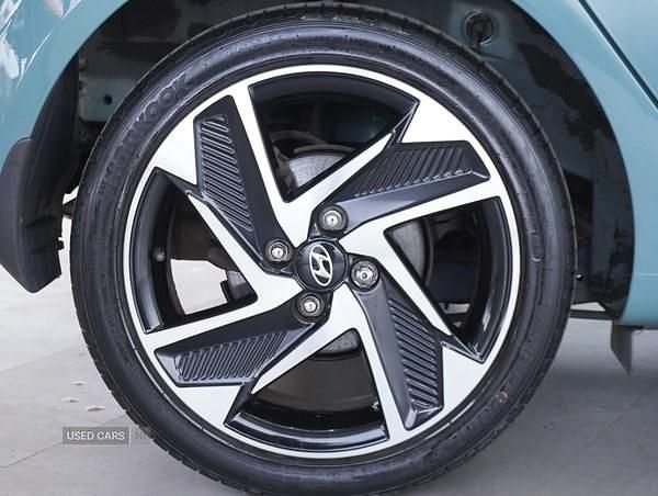 Used Hyundai i10 Premium 67 HP (49 kW) 2022 Green Hatchback