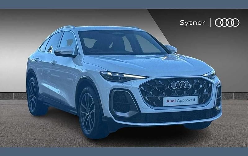 White Used 2025 Audi Q5 Sportback Advanced SUV | £49,000 (Fair price) - Image 1/4