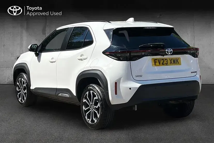 Used Toyota Yaris Cross Design 116 HP (85 kW) 2023 Pure white SUV