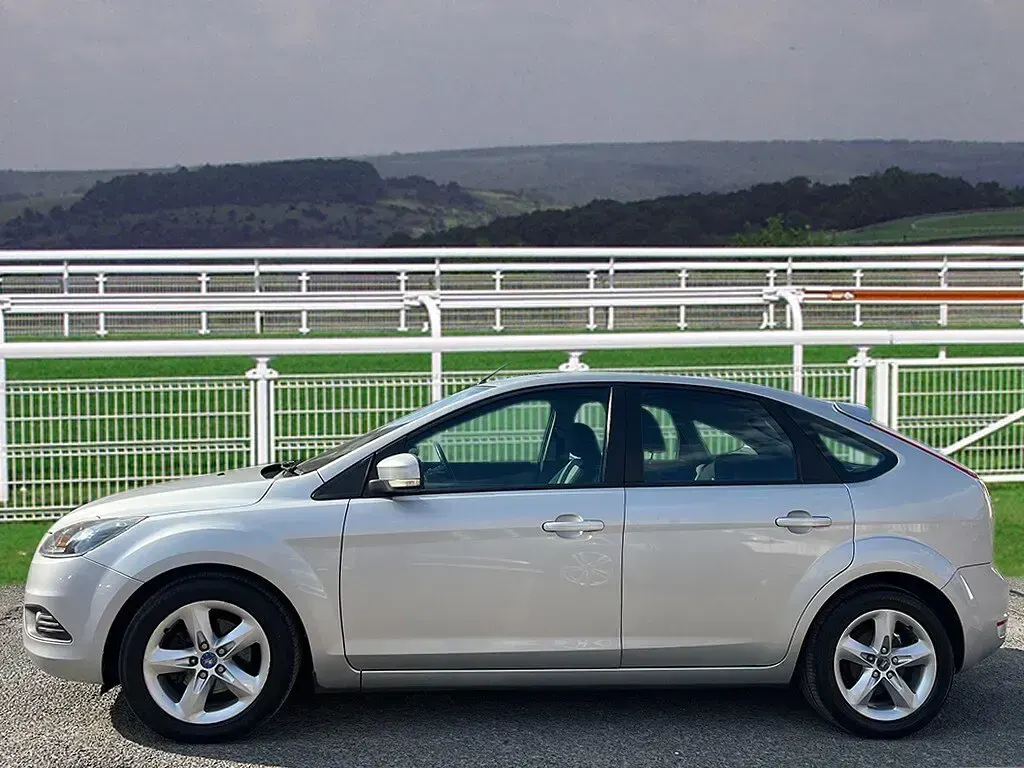 Used Ford Focus Zetec 100 HP (73 kW) 2008 Silver Hatchback