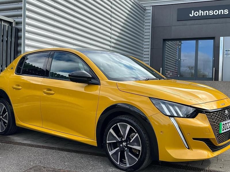 Used Peugeot e-208 GT 98 kW (134 HP) 2022 Yellow Hatchback