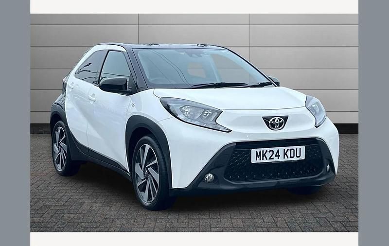 Used Toyota Aygo X 72 HP (52 kW) 2024 White SUV