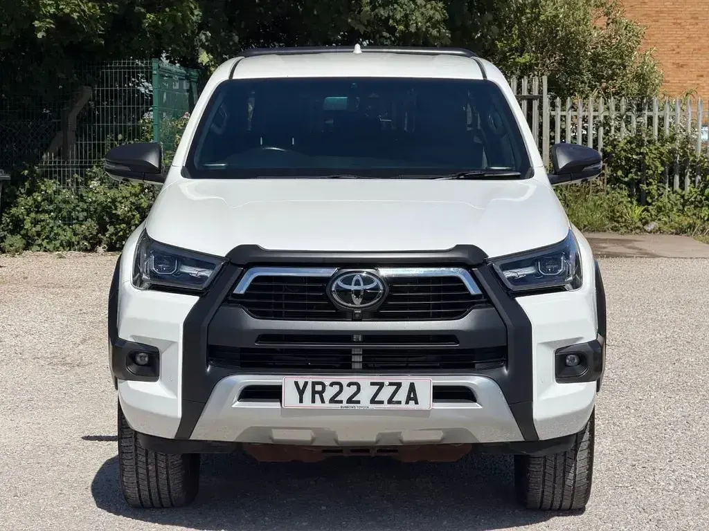 Used Toyota HiLux 204 HP (150 kW) 2022 White Pickup