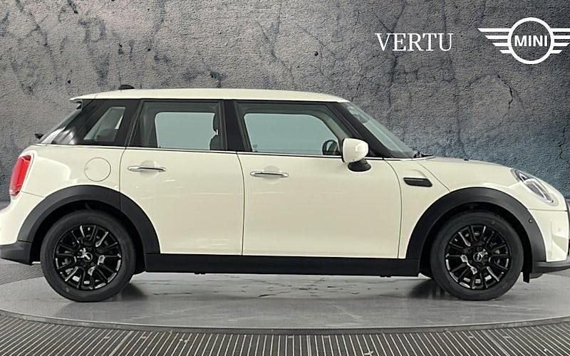 Begagnad Mini Cooper Classic 136 HK (100 kW) 2022 Vit Halvkombi