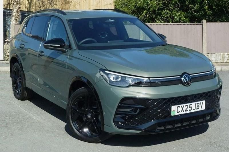 Ciprasino green New 2025 VW Tiguan Black Edition SUV | £43,500 - Image 1/1