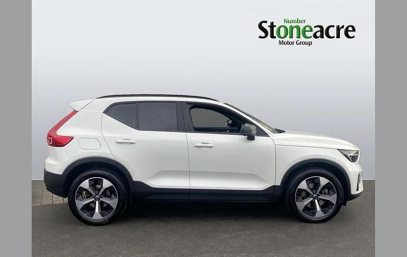 New Volvo XC40 Plus 194 HP (142 kW) 2025 White SUV