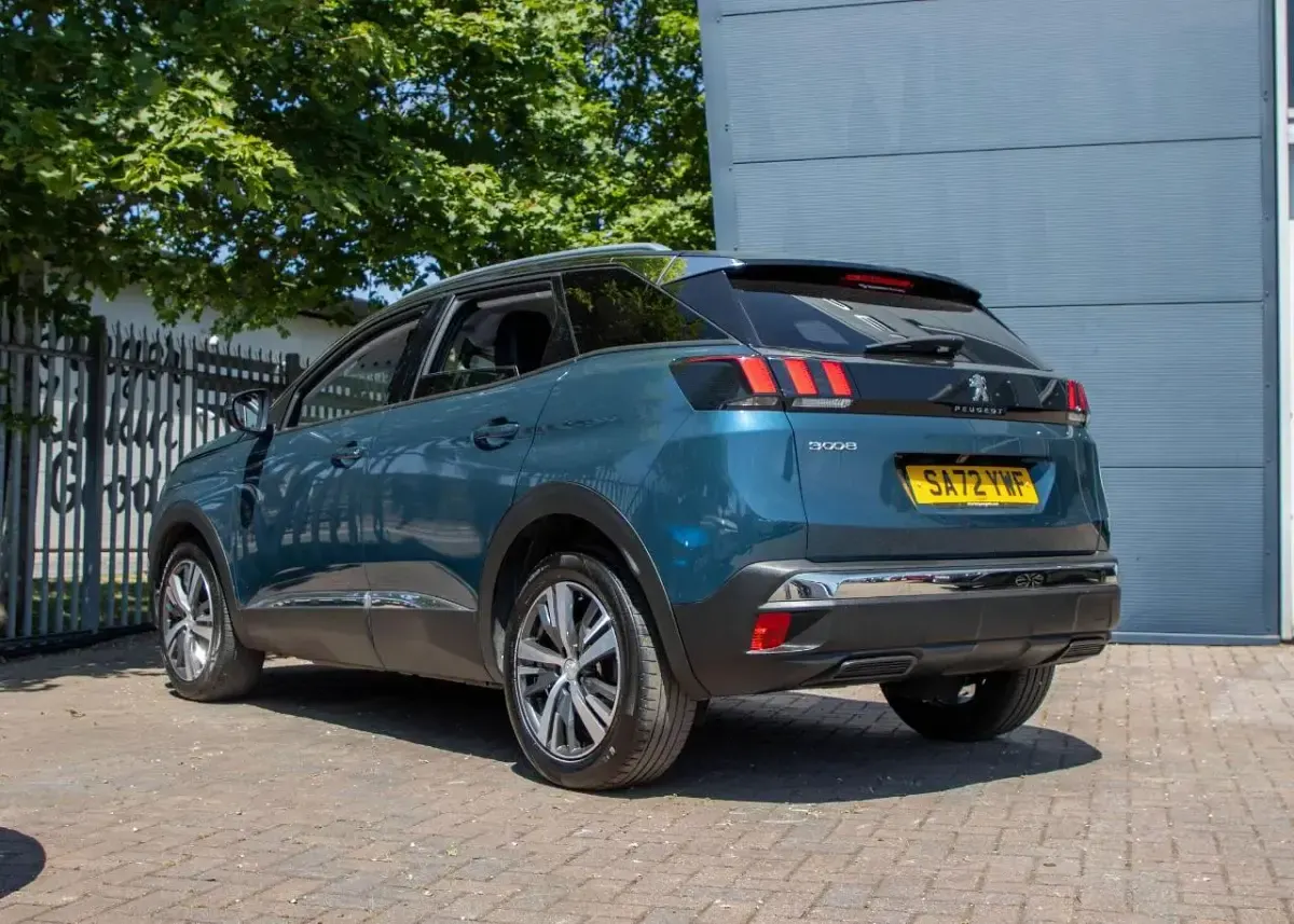 Used Peugeot 3008 Allure+ 129 HP (94 kW) 2022 Blue SUV