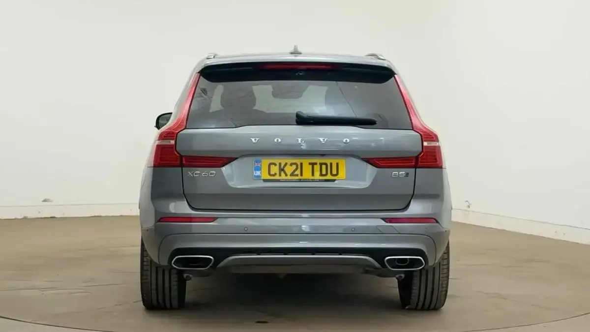 Used Volvo XC60 R-Design 247 HP (181 kW) 2021 SUV