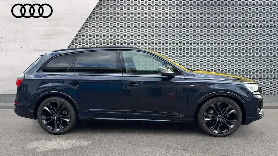 Used Audi Q7 Black Edition 340 HP (250 kW) 2025 Blue SUV