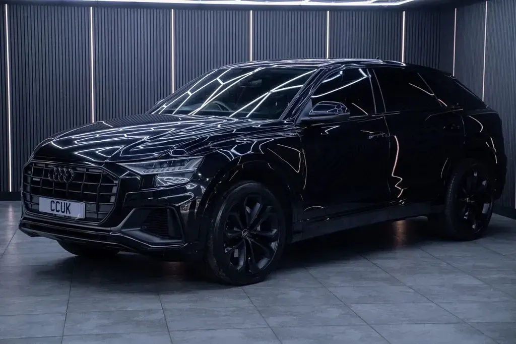 Used Audi Q8 Comfort 286 HP (210 kW) 2020 Black SUV