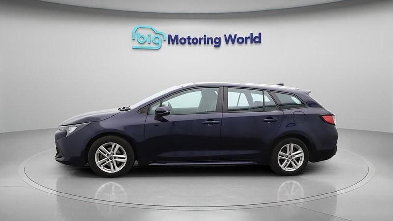 Used Toyota Corolla 140 HP (102 kW) 2023 Blue Estate