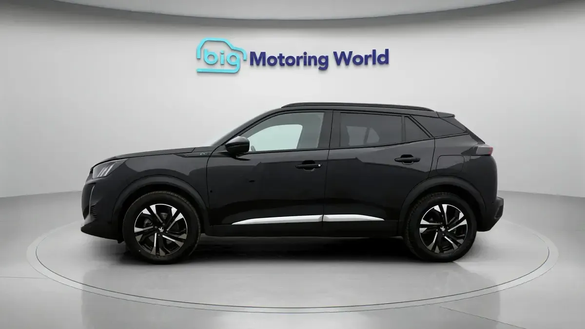 Second-hand Peugeot e-2008 GT 98 kW (134 CP) 2023 Negru SUV