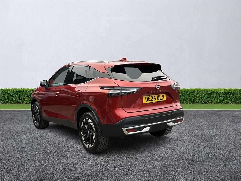Used Nissan Qashqai N-Connecta 140 HP (102 kW) 2025 Red SUV