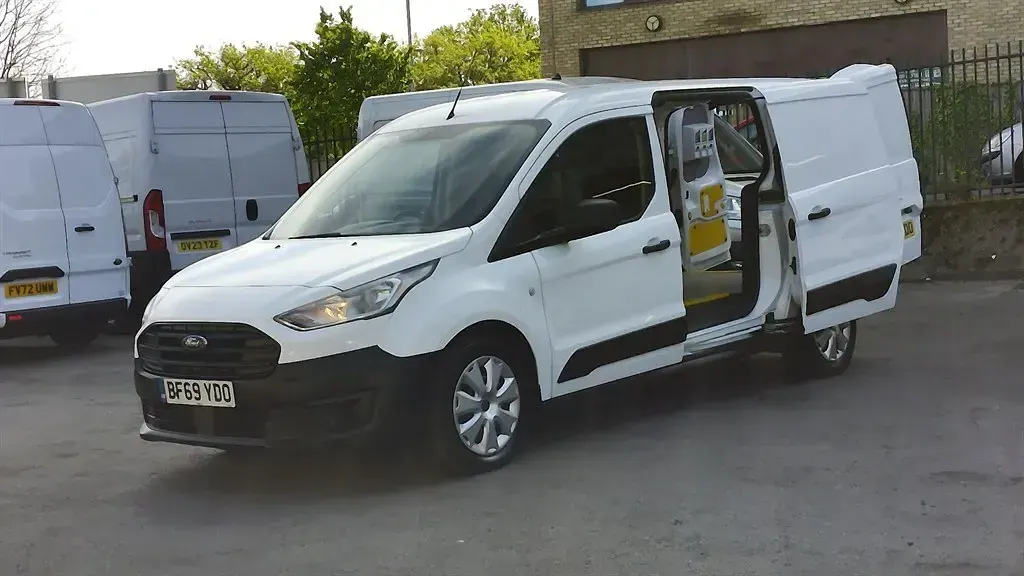 Usado Ford Transit Connect 100 HP (73 kW) 2019 Branco Monovolume