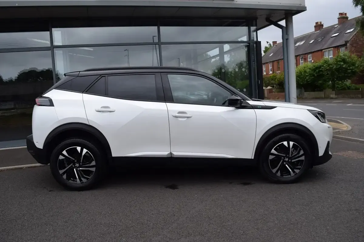Used Peugeot 2008 GTi 100 kW (136 HP) 2023 White SUV