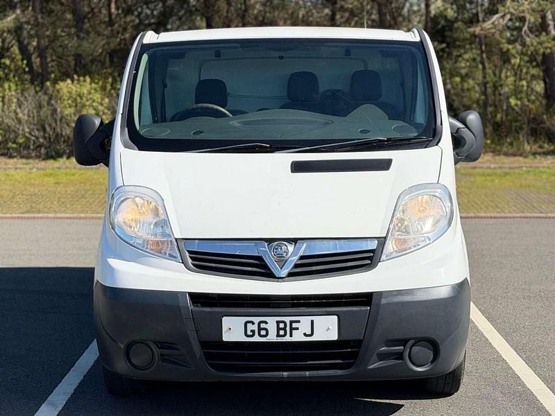 Second-hand Vauxhall Vivaro 113 CP (83 kW) 2014 Alb Monovolum