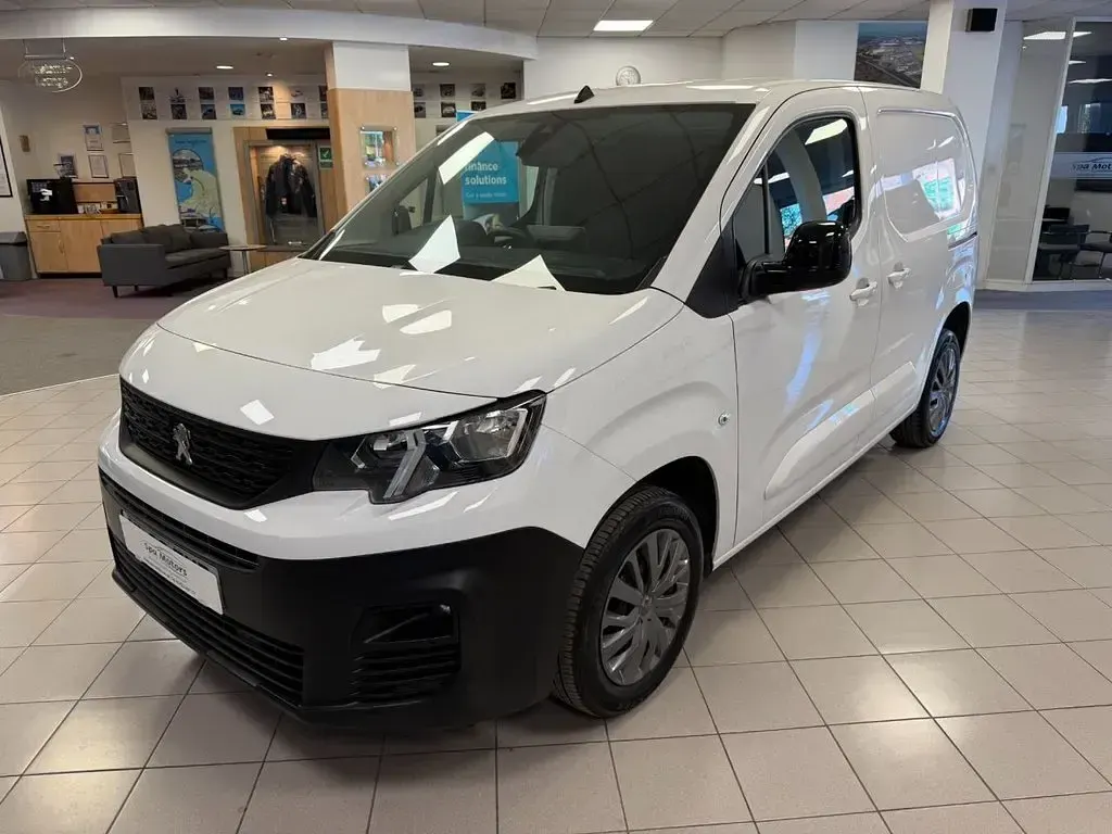 Used Peugeot Partner Premium 2023 White MPV