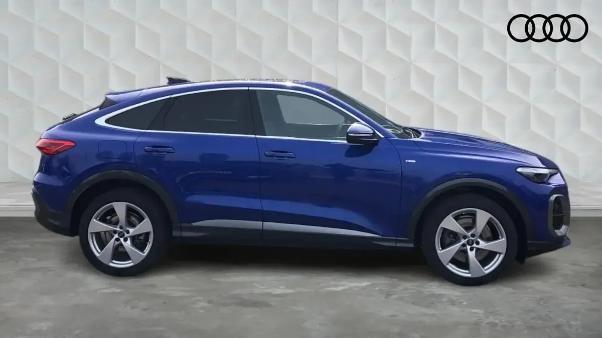 Begagnad Audi Q5 Sportback S-Line 204 HK (150 kW) 2025 Blå SUV