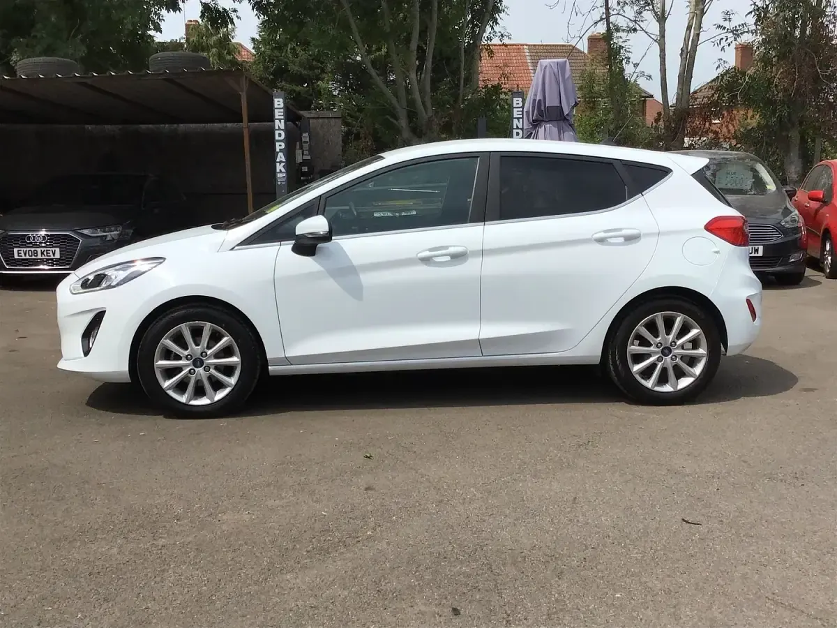 Used Ford Fiesta Titanium 95 HP (69 kW) 2021 White Hatchback