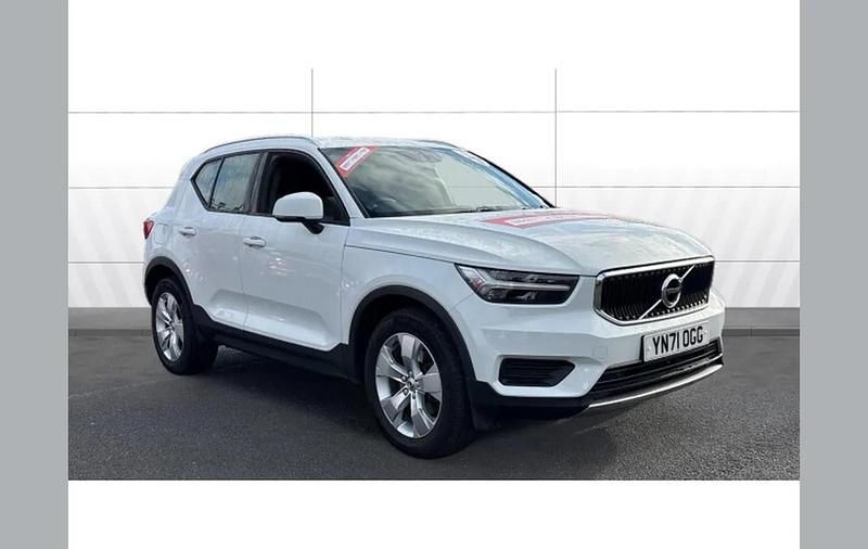 White Used 2021 Volvo XC40 Momentum SUV | £19,103 (Good price) - Image 1/4