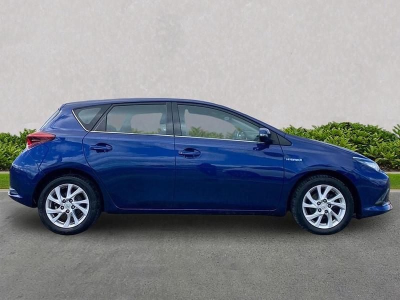 Used Toyota Auris Hybrid 136 HP (100 kW) 2019 Blue Hatchback